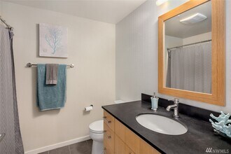 76 Cedar St, Unit 313 in Seattle, WA - Building Photo - Building Photo