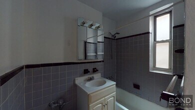 340 E 58th St in New York, NY - Building Photo - Building Photo