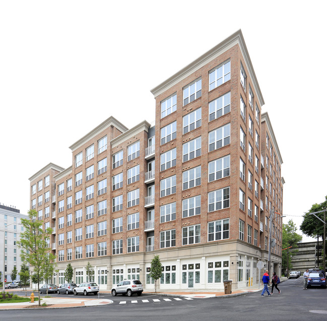 UConn Student Housing At Rippowam Place in Stamford, CT - Foto de edificio - Building Photo