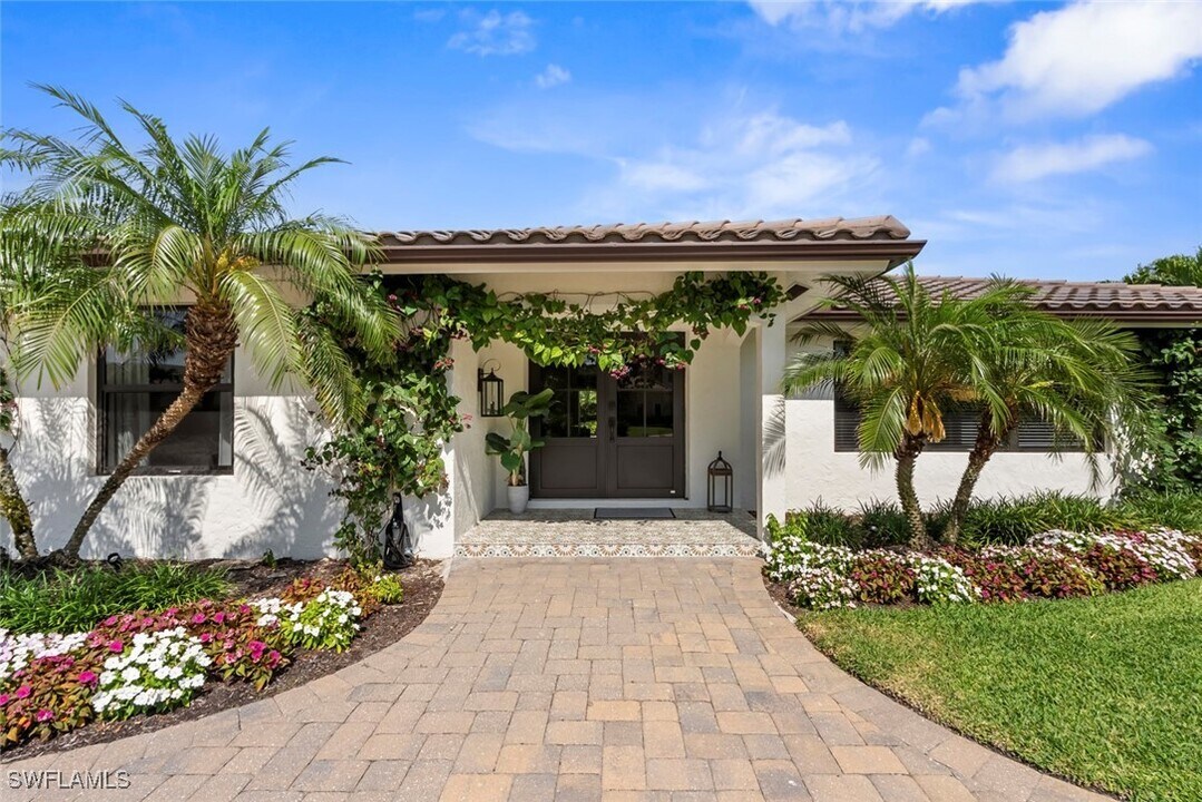 4222 Crayton Rd in Naples, FL - Building Photo