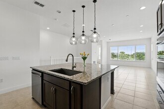 10102 Sunnifa Aly in Orlando, FL - Building Photo - Building Photo