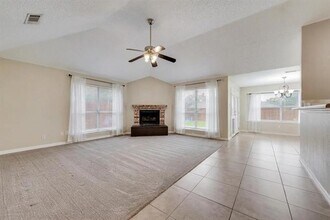 4958 Briar Oaks Ln in Grand Prairie, TX - Building Photo - Building Photo