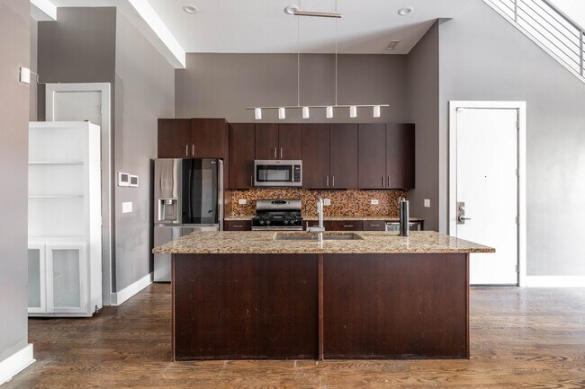 1008 W Lake St in Chicago, IL - Building Photo - Building Photo