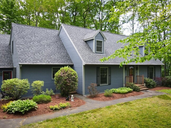 39 Robertson Dr in Gilford, NH - Building Photo - Building Photo