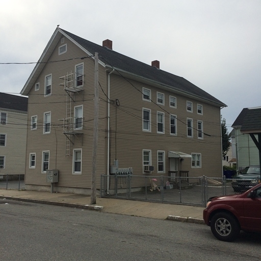 229 Flint St in Fall River, MA - Foto de edificio