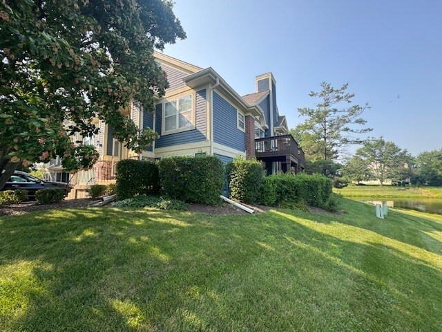 600 Stone Brook Ct in Elk Grove Village, IL - Building Photo