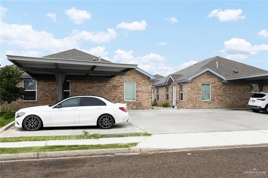 9 S Missouri St in Alton, TX - Building Photo
