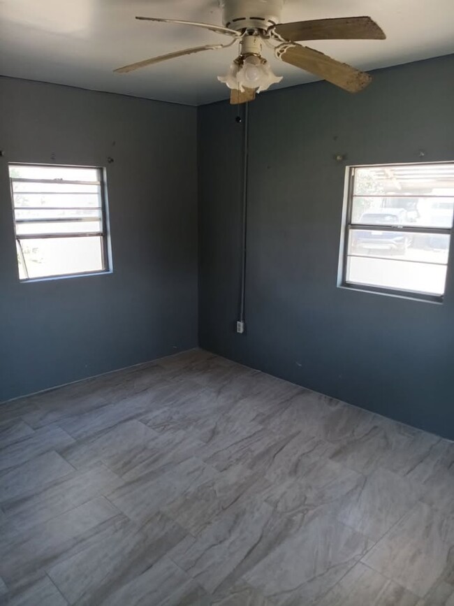 1400 W Business 83, Unit Val Verde in Donna, TX - Building Photo - Building Photo