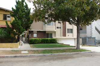 518 E Valencia Ave in Burbank, CA - Building Photo - Building Photo