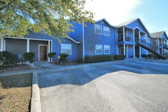 Shadow Creek Apartments in Converse, TX - Building Photo - Building Photo