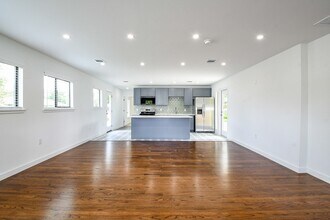 1860 Lynnview Dr in Houston, TX - Building Photo - Building Photo