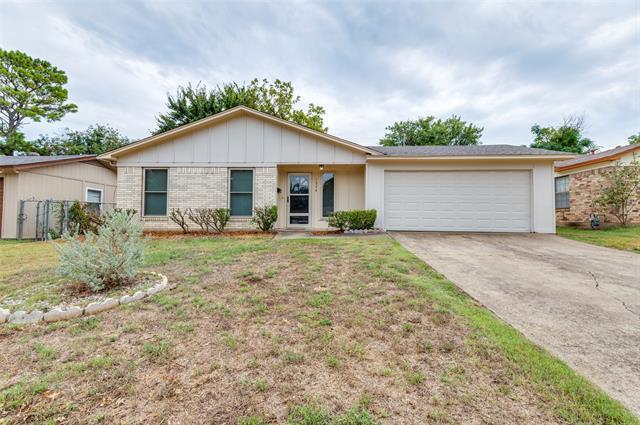1224 Parkwood Pl in Irving, TX - Building Photo