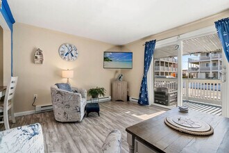 8 Duston Ave in Hampton, NH - Building Photo - Building Photo