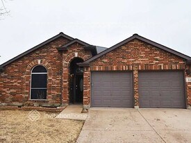 501 Tumbleweed Dr in Forney, TX - Building Photo