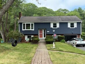 330 Swains Pond Ave, Unit 330 in Melrose, MA - Building Photo - Building Photo
