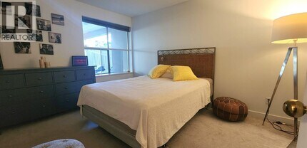 1525 Pendrell St in Vancouver, BC - Building Photo - Building Photo