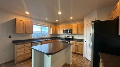 3327 Curlew Dr in Berthoud, CO - Foto de edificio - Building Photo