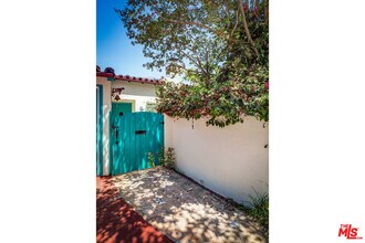 2350 Lyric Ave in Los Angeles, CA - Building Photo - Building Photo