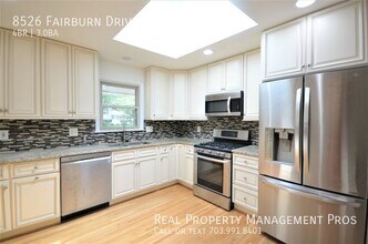 8526 Fairburn Dr in Springfield, VA - Building Photo - Building Photo