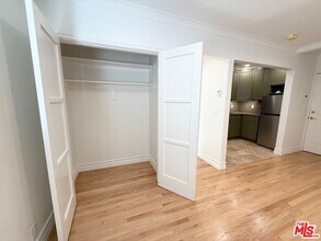 204 S Reeves Dr in Beverly Hills, CA - Building Photo - Building Photo