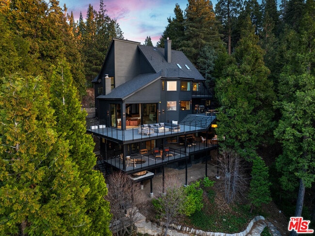 654 Cumberland Dr in Lake Arrowhead, CA - Foto de edificio - Building Photo