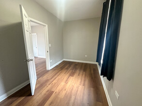 8643 S Exchange Ave in Chicago, IL - Building Photo - Building Photo