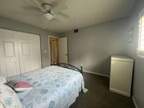 944 S Peninsula Dr in Daytona Beach, FL - Foto de edificio - Building Photo