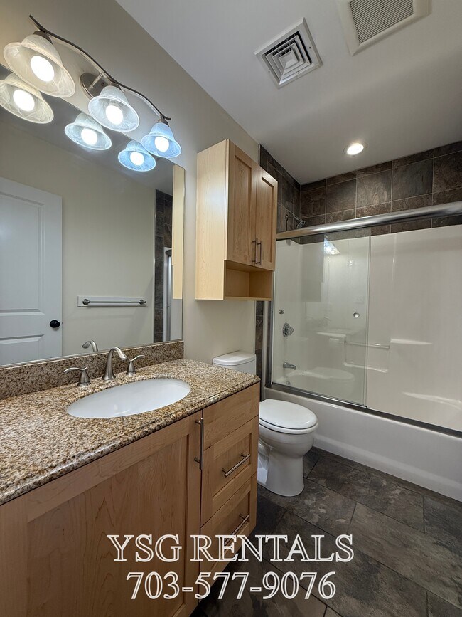 24 Sunset St, Unit Unit 1 in Boston, MA - Foto de edificio - Building Photo