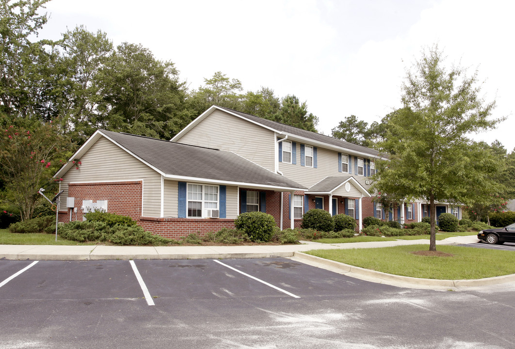 Twin Oaks in Ludowici, GA - Foto de edificio