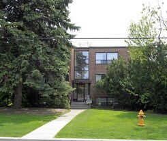 21 Fraserwood Ave in Toronto, ON - Building Photo