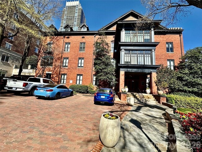 property at 229 N Poplar St