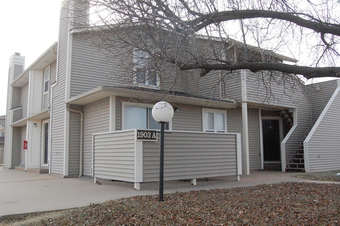 Willow Creek Apartments in Hutchinson, KS - Building Photo