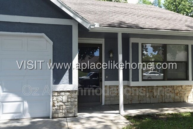 119 SE Greystone Dr in Lee's Summit, MO - Building Photo - Building Photo