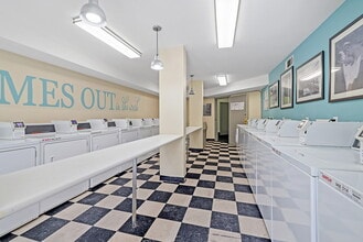 Tiffany Court in Los Angeles, CA - Building Photo - Building Photo