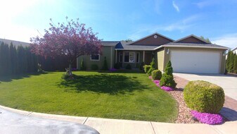 9408 Mustang Dr in Pasco, WA - Building Photo