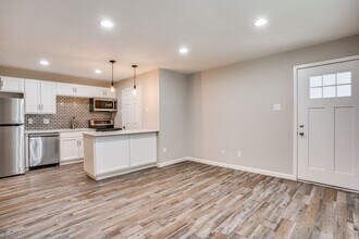4702 San Jacinto St, Unit 02 in Dallas, TX - Building Photo - Building Photo