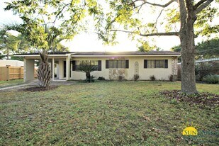 37 Laurie Dr NE in Fort Walton Beach, FL - Building Photo