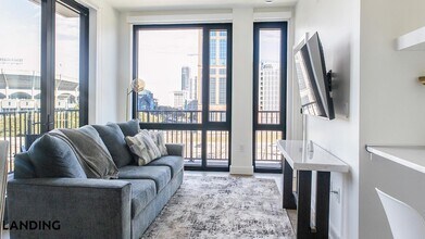 1007 S Mint St, Unit 835 in Charlotte, NC - Foto de edificio - Building Photo