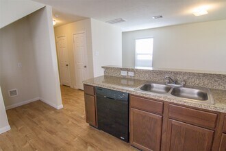13322 Ella Ridge Lane in Houston, TX - Foto de edificio - Building Photo