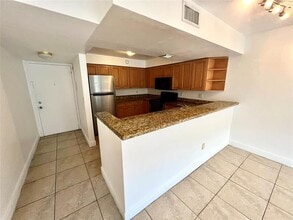 5221 Geneva Ct in Doral, FL - Building Photo - Building Photo