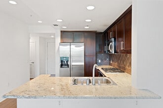 931 E Walnut St, Unit 311 in Pasadena, CA - Building Photo - Building Photo