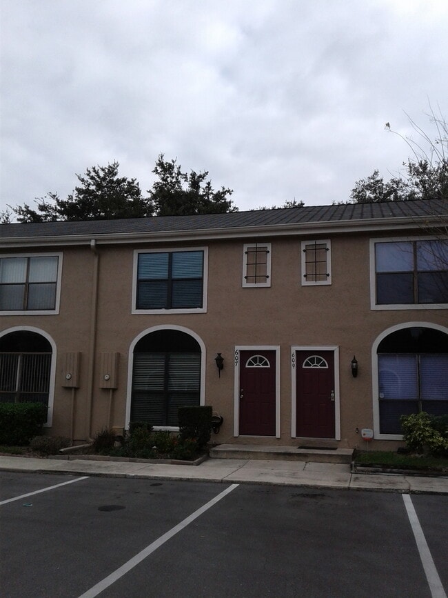 607 Casa Park Ct E in Winter Springs, FL - Building Photo - Building Photo