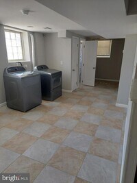 3219 E Monument St photo'