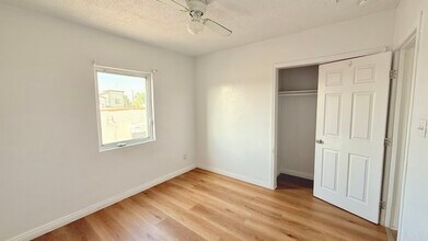 124 1/2 W 95th St, Unit W. 95th St. in Los Angeles, CA - Foto de edificio - Building Photo