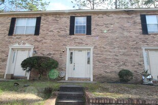 1305 Foxborough Dr in Pensacola, FL - Building Photo