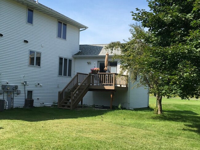 5702 W Open Meadow in McFarland, WI - Foto de edificio - Building Photo