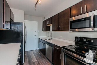 5600 N Sheridan Rd in Chicago, IL - Building Photo - Building Photo