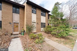 2053 Headlands Cir in Reston, VA - Building Photo - Building Photo
