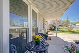 311 Oakwood Dr in Newfield, NJ - Foto de edificio - Building Photo