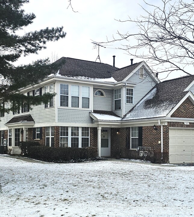 112 E Fabish Dr in Buffalo Grove, IL - Building Photo